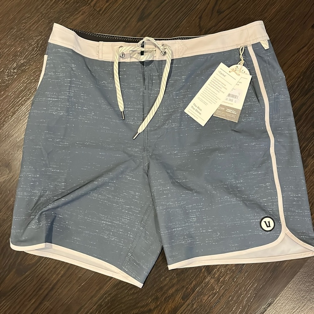 Brand new Vuori “Cruise Boardshort” in size 34. NWT!